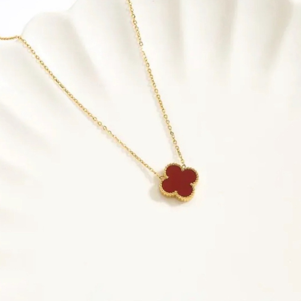 Red clover necklace - Picture 2 of 3